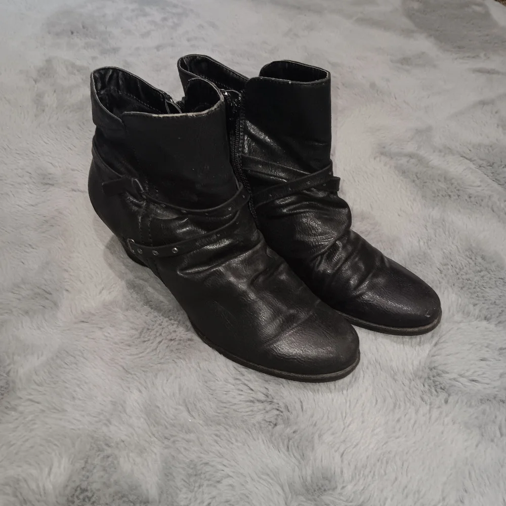 Boots - Picture 2 of 5